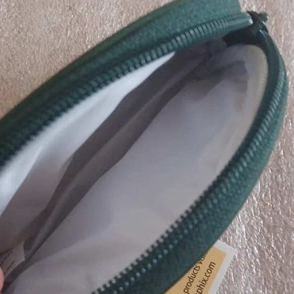 SOLD -Free with any purchase (bundled) - Small pouch cosmetic case NEW with tags - Picture 4 of 6